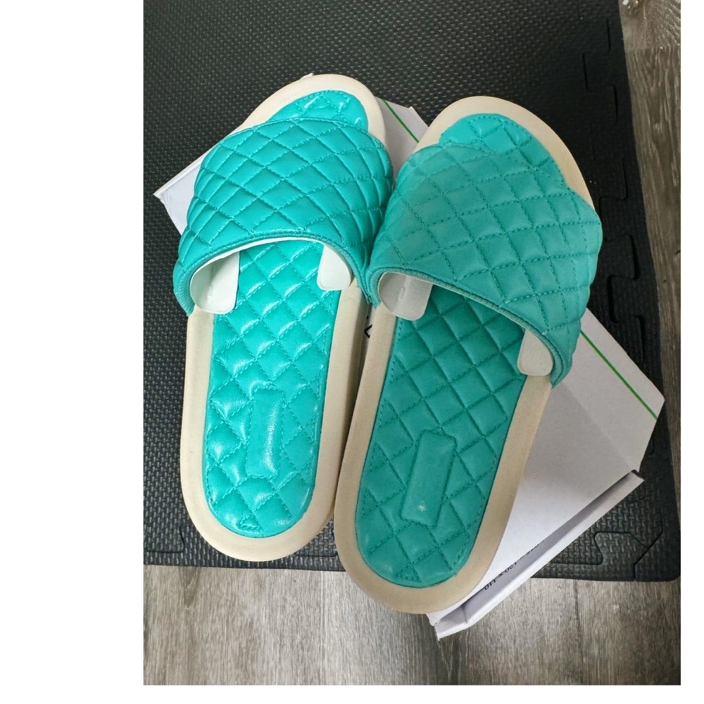 APL: Athletic Propulsion Labs Women’s Lusso Slides mint  cream (mint/pristine)